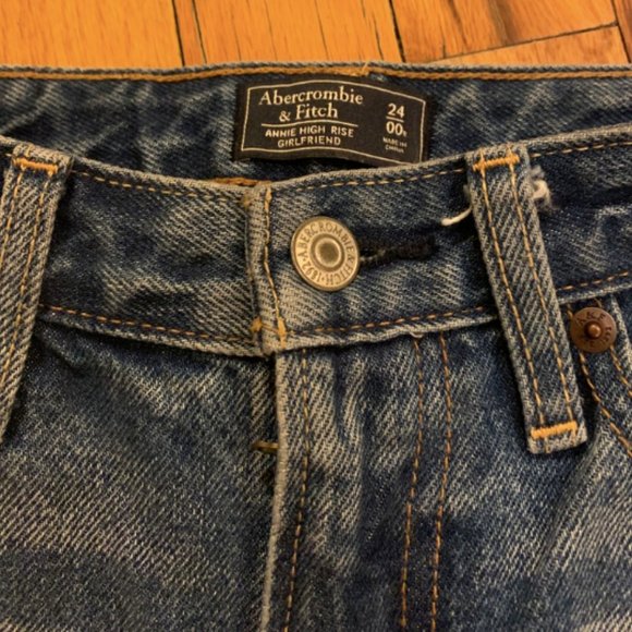 Abercrombie Annie High Rise Girlfriend Jeans - Picture 4 of 5